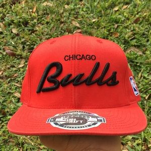 Gently USED!! Adidas Chicago Bulls Snapback